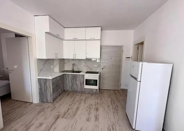 Jeet Apartments Shengjin Beach *